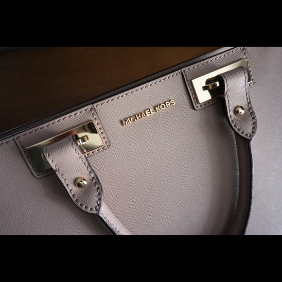 SOLD Michael Kors Quinn Saffiano Satchel - Picture 2 of 4